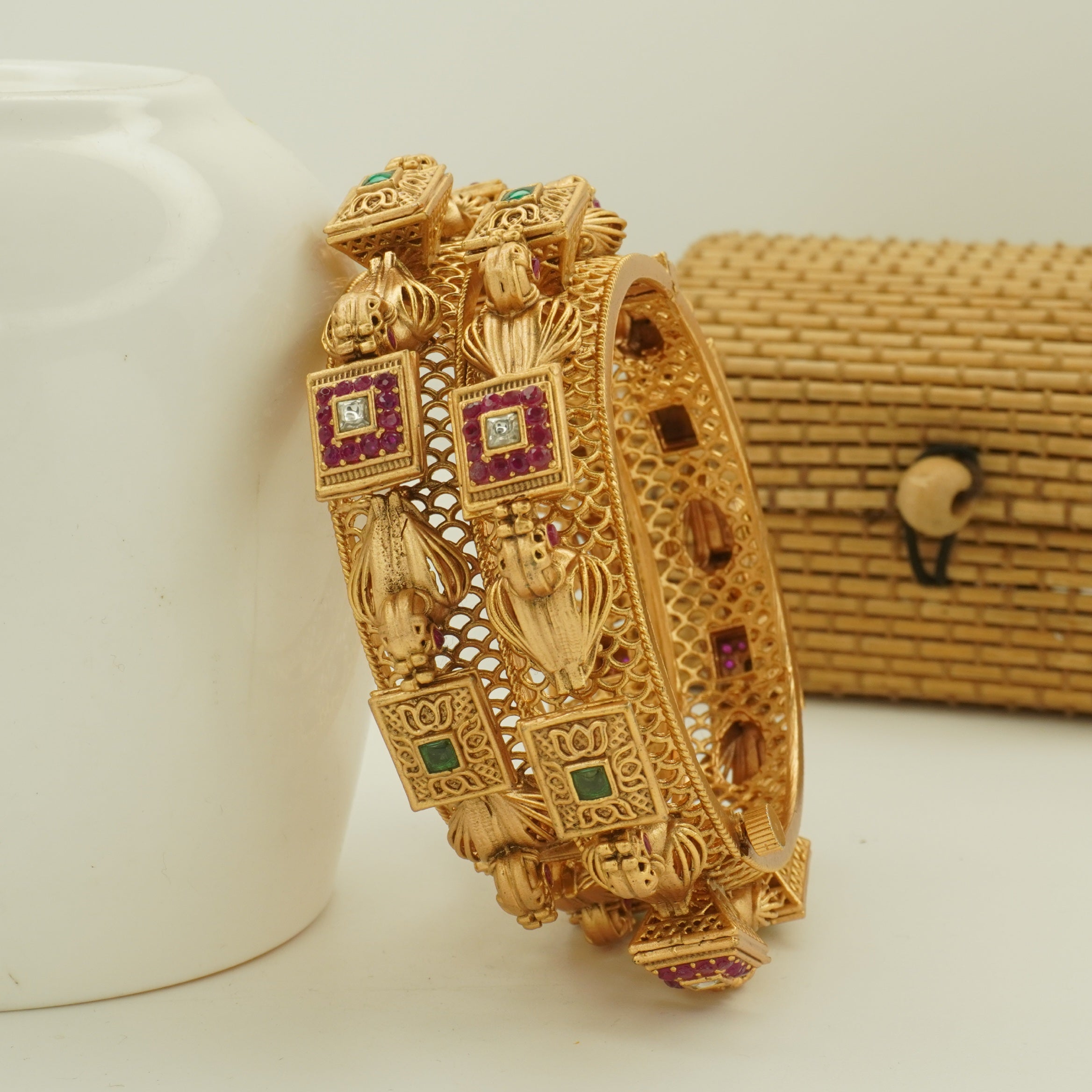 Designer Traditional Gold Tone Bangles for Women – Bridal Wedding Party Wear Kangan Pair